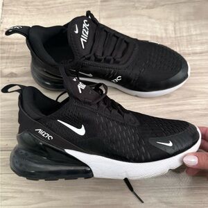 Nike Women’s size 7 Air max 270 Shoes